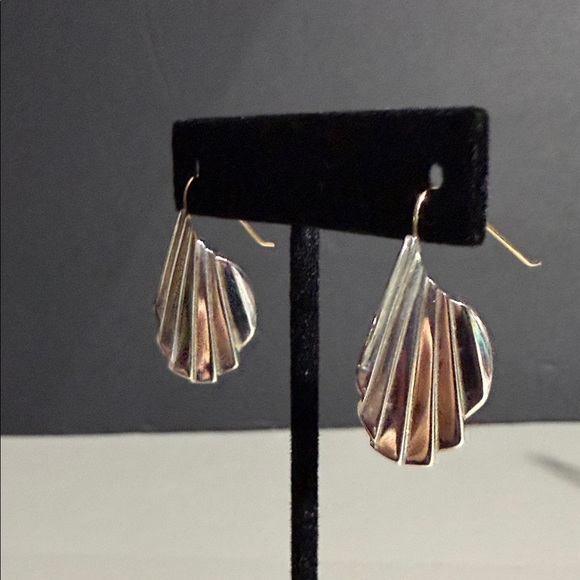 5.82 Grams 14k SOLID WHITE GOLD Elegant FAN Shell Earrings B. MOSKOWITZ - Picture 5 of 9